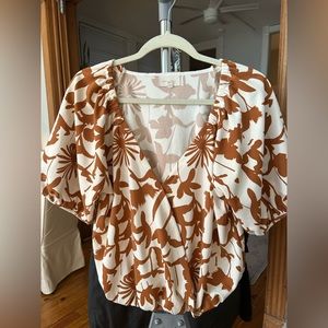 Melloday super cute puff sleeve v neck short sleeve shirt. Gently used!